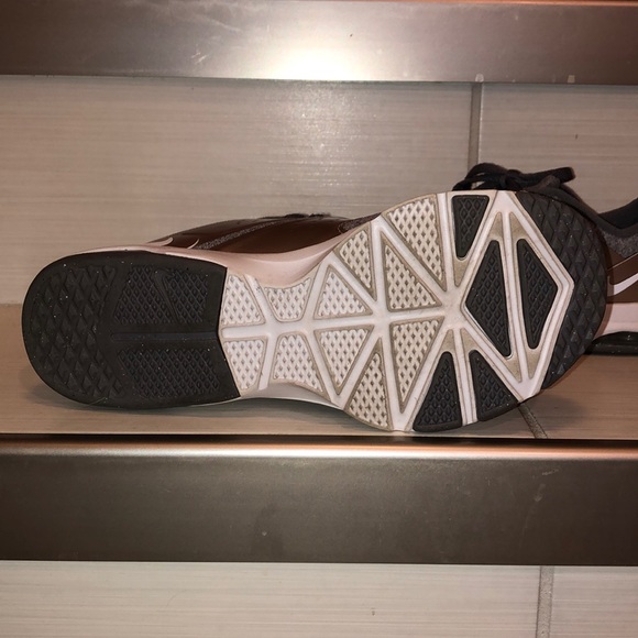 Nike Women’s Air Max Bella Training Shoe - Picture 6 of 7